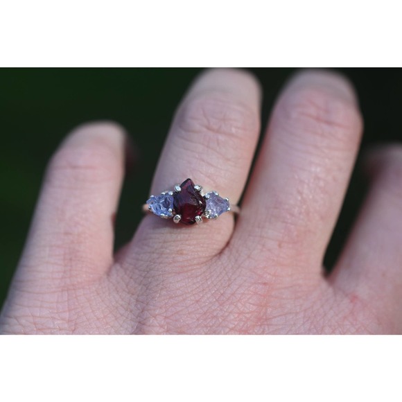 Tanzanite and garnet ring, unique raw stone rings, alternative engagemen… - Picture 1 of 1